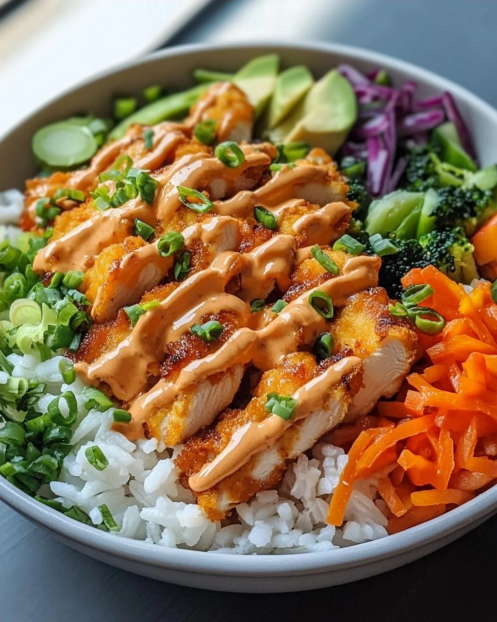 Bang Bang Chicken Bowl: Geschmacksexplosion, einfach kochen!