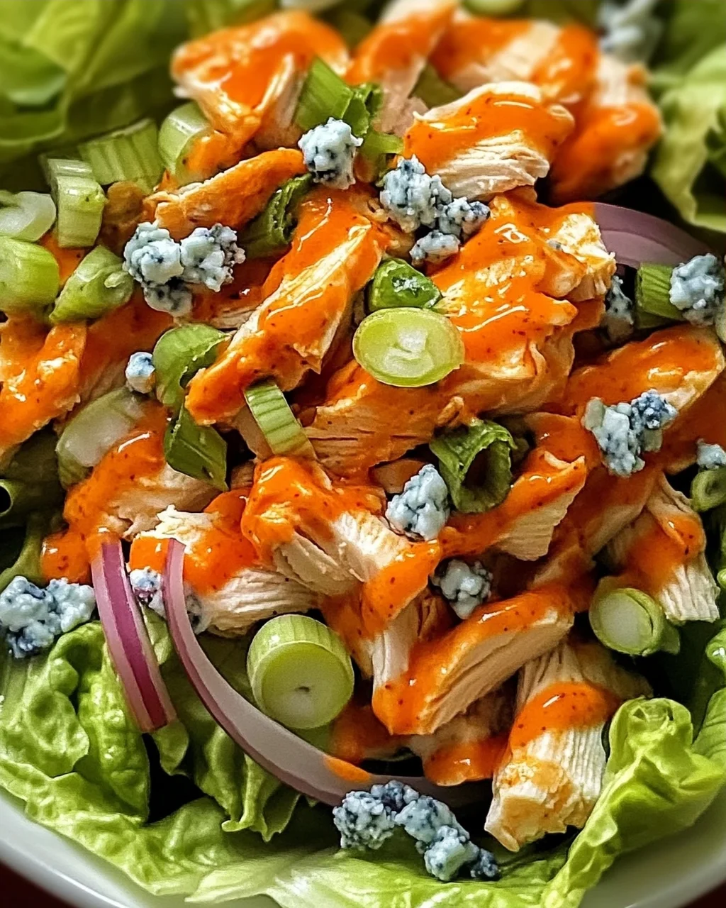 Buffalo-Hühnchen-Salat: Schnell & Würzig genießen