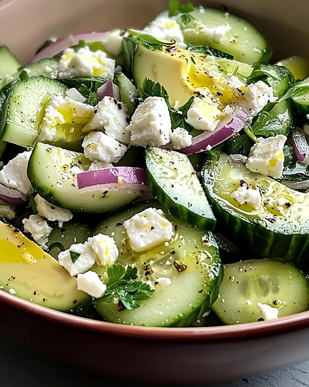 Gurken-Avocado-Salat mit Feta
