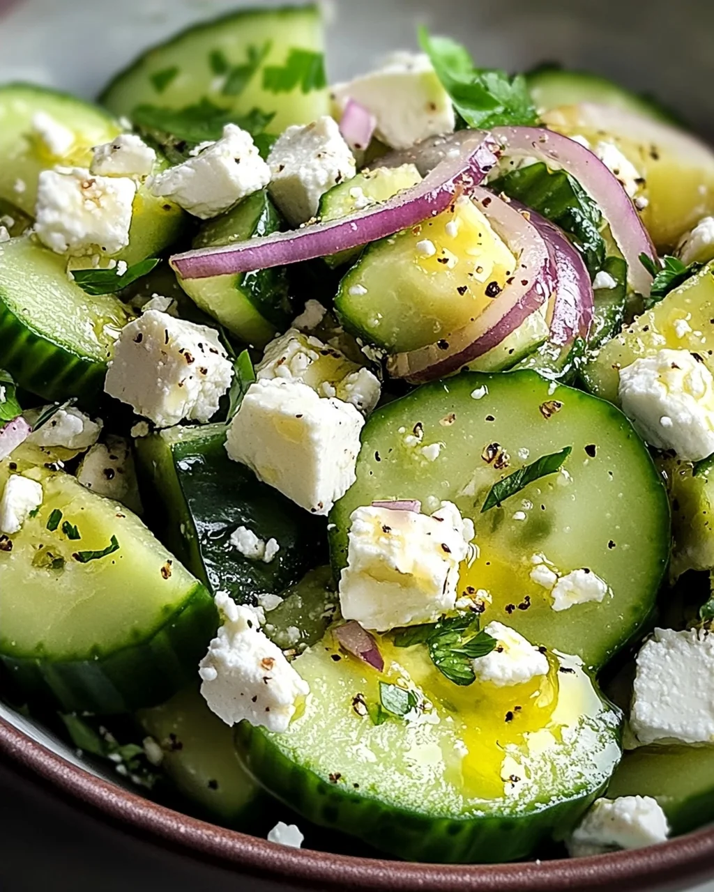 Gurken-Avocado-Salat mit Feta