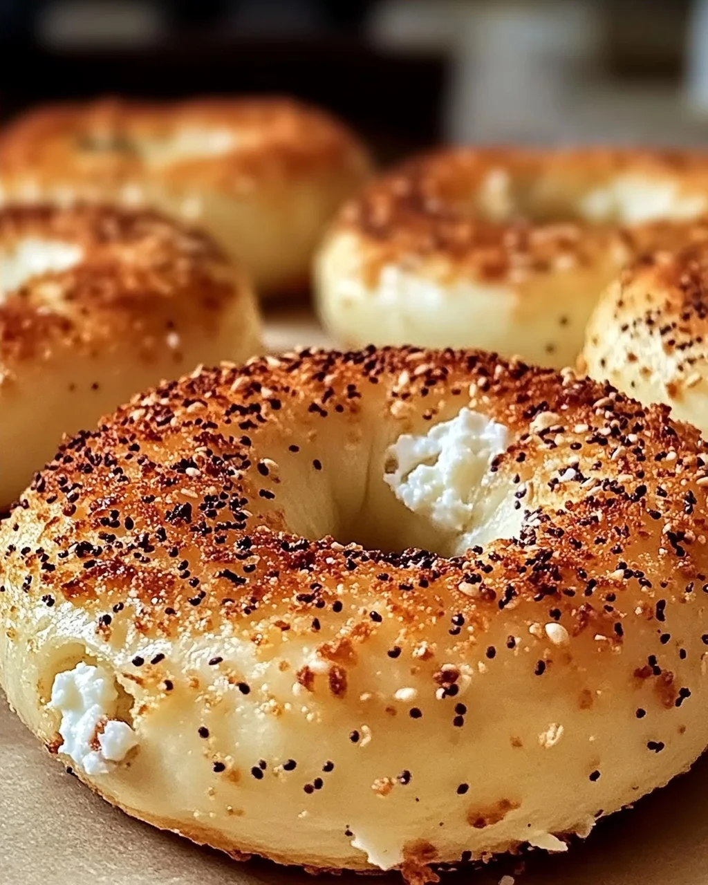 Knoblauch-Parmesan-Hüttenkäse-Bagels ganz einfach